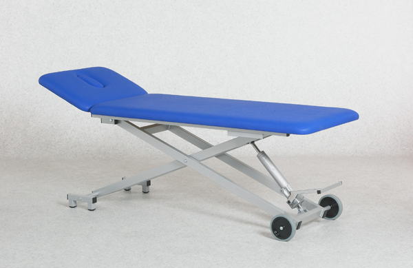 Behandlungsliege Modell X elektr. höhenverstellbar per Hand-oder Fußschalter Polster: 195 x 65cm,