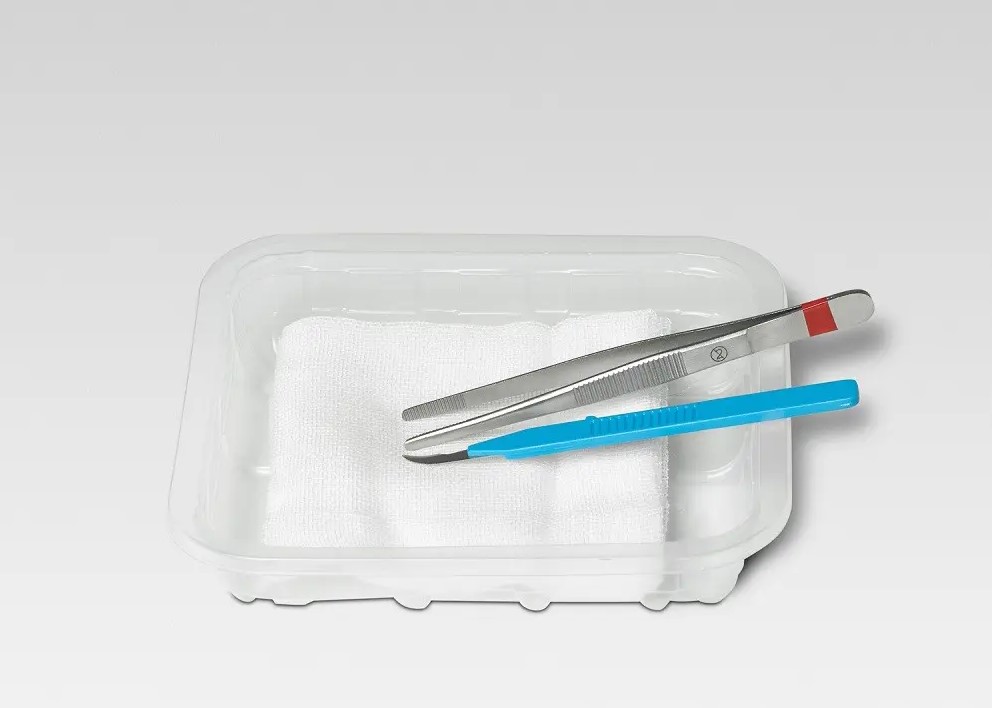 Fadenzieh-Set, Inhalt: 1 Mullkompresse 10 x 10cm, 1 Fadenmesser mit Handgriff, 1 Pinzette Fadenzieh-Set, Inhalt: 1 Mullkompresse 10 x 10cm, 1 Fadenmesser mit Handgriff, 1 Pinzette